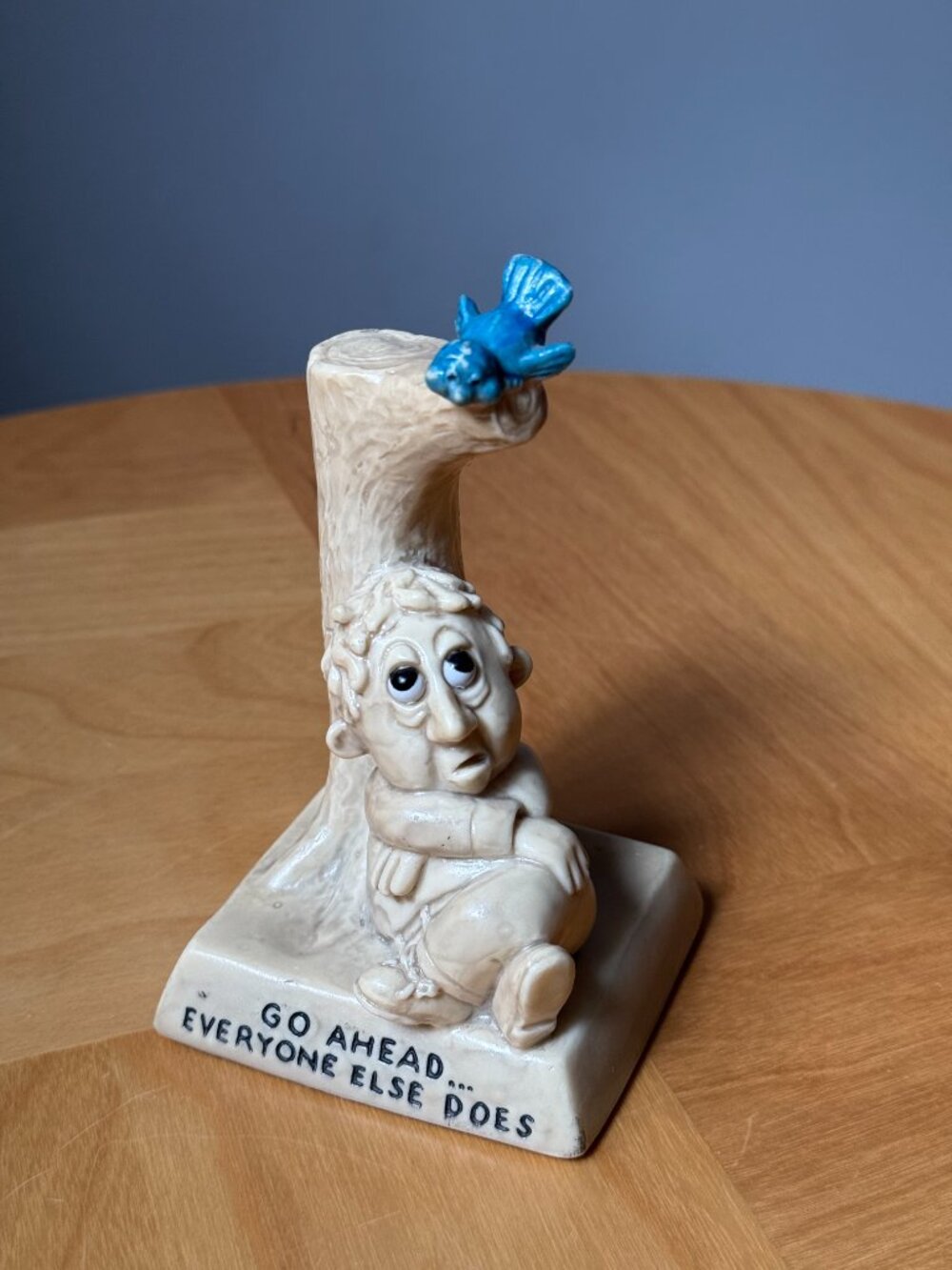 Vintage c1968 Go Ahead Everyone Else Does R&W Berries Novelty Humorous Statue